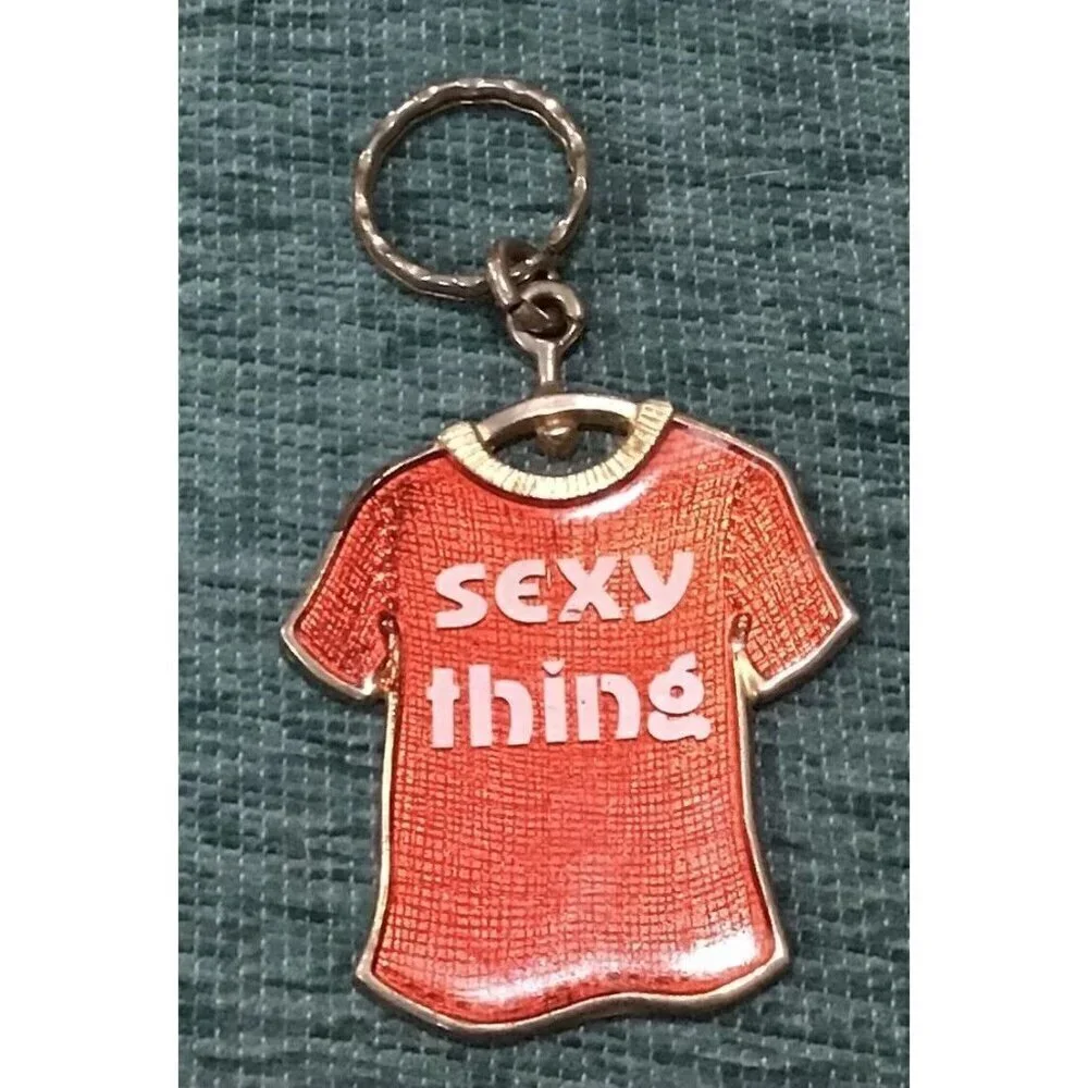 Vintage Sexy Thing Red T-shirt Metal Keychain Retro